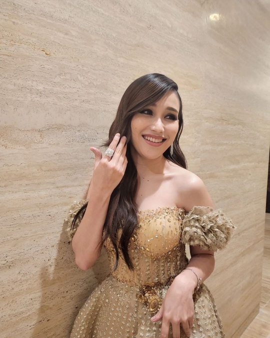 Deretan Foto Cantik Ayu Ting Ting Bergaun Cokelat, Pesonanya Disebut Bak Bidadari