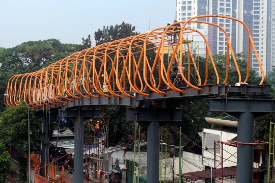 Progres Skywalk Kebayoran Lama yang Terintegrasi Halte Transjakarta-Stasiun KRL