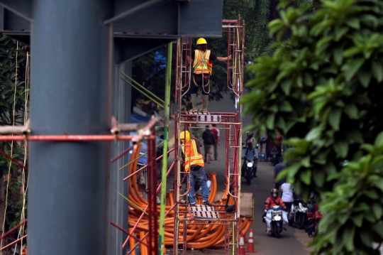 Progres Skywalk Kebayoran Lama yang Terintegrasi Halte Transjakarta-Stasiun KRL