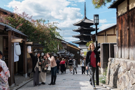 Pintu Perbatasan Dibuka, Jepang Langsung Diserbu Turis Asing