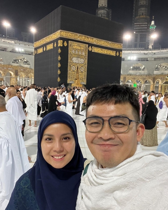 Momen Tya Ariestya Umrah di Tanah Suci, Tak Bisa Bendung Air Mata saat Melihat Ka'bah