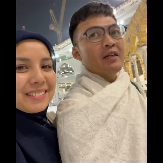 Momen Tya Ariestya Umrah di Tanah Suci, Tak Bisa Bendung Air Mata saat Melihat Ka'bah