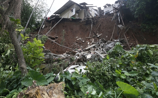 Tanah Longsor Timbun Tempat Pemancingan di Bogor, 1 Tewas