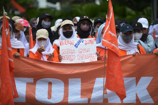 Aksi Ribuan Buruh Demo Tolak Kenaikan Harga BBM