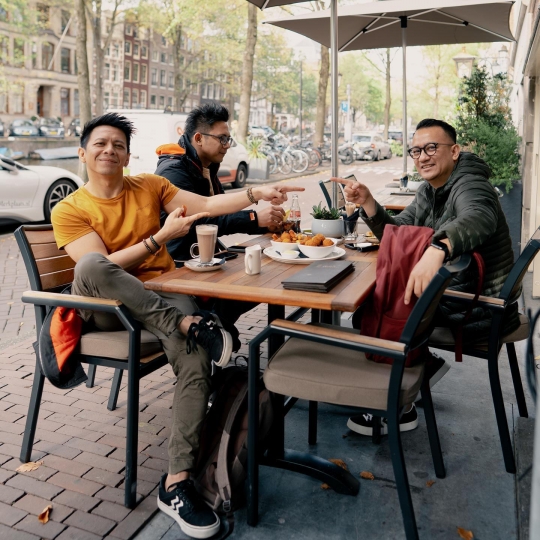 Deretan Foto Ariel Noah di Amsterdam, Penampilannya Bikin Salfok