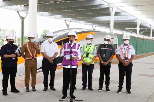 Presiden Jokowi Tinjau Proyek Kereta Cepat Jakarta-Bandung