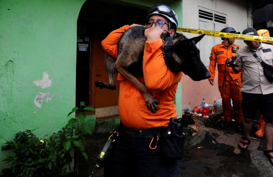 Perjuangan Tim SAR Terus Mencari Korban Longsor di Bogor dengan Cara Manual