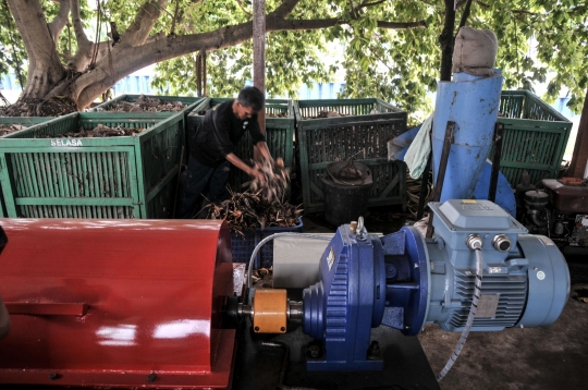 Menyulap Sampah Jadi Bahan Bakar Nabati