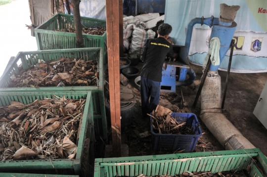 Menyulap Sampah Jadi Bahan Bakar Nabati