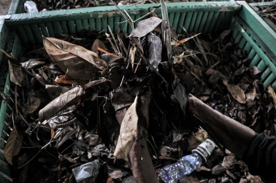 Menyulap Sampah Jadi Bahan Bakar Nabati