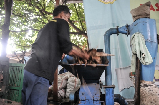 Menyulap Sampah Jadi Bahan Bakar Nabati