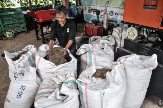 Menyulap Sampah Jadi Bahan Bakar Nabati