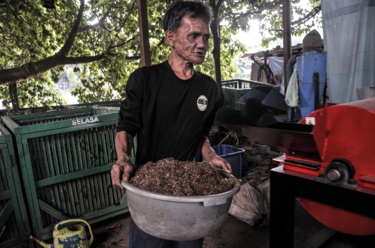 Menyulap Sampah Jadi Bahan Bakar Nabati