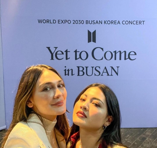 Potret Luna Maya Nonton Konser BTS di Korea Selatan, Penampilannya Curi Perhatian
