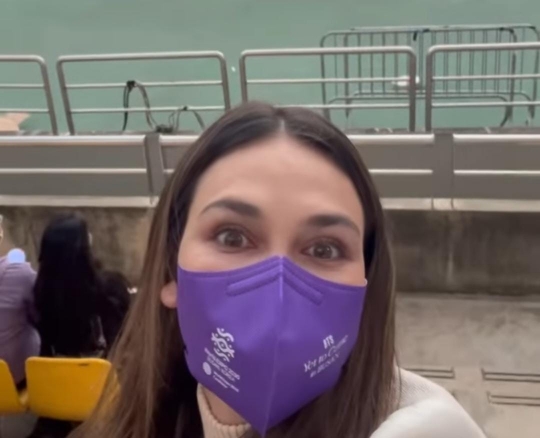 Potret Luna Maya Nonton Konser BTS di Korea Selatan, Penampilannya Curi Perhatian