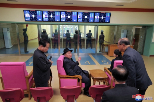 Gaya Kim Jong-un Sapa Para Calon Prajurit di Sekolah Revolusi Mangyongdae