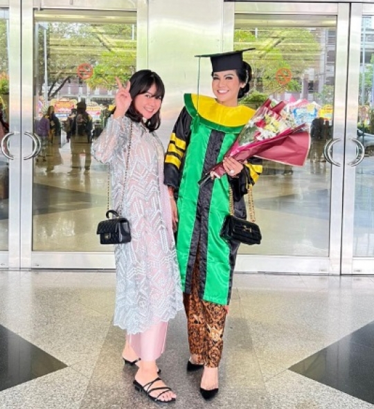 Potret Cantik Kapolsek Netty Rosdiana saat Wisuda, Lulus dengan Gelar Doktor