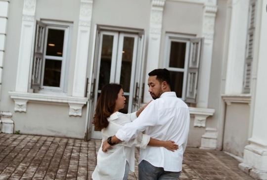Segera Menikah, Ini Potret Mesra Kiky Saputri Bareng Calon Suami