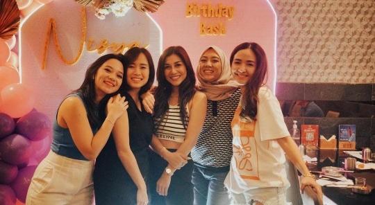 Potret Kejutan Ulang Tahun Nisya Ke-32, Kehadiran Nagita Slavina Jadi Sorotan