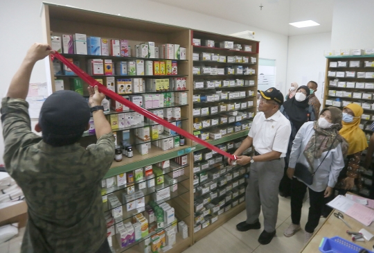 Menko PMK dan Wali Kota Bogor Sidak Penjualan Obat Sirop Anak