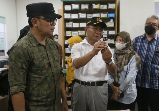 Menko PMK dan Wali Kota Bogor Sidak Penjualan Obat Sirop Anak