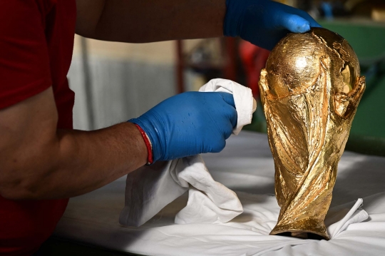 Melihat Lebih Dekat Pembuatan Trofi Piala Dunia 2022 di Milan