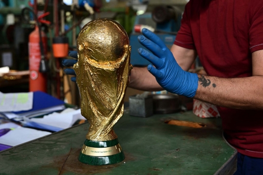 Melihat Lebih Dekat Pembuatan Trofi Piala Dunia 2022 di Milan