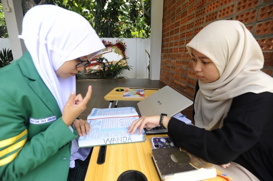 Semangat Santriwati Tunarungu Menghafal Alquran di Pesantren Difabel Pertama Jakarta