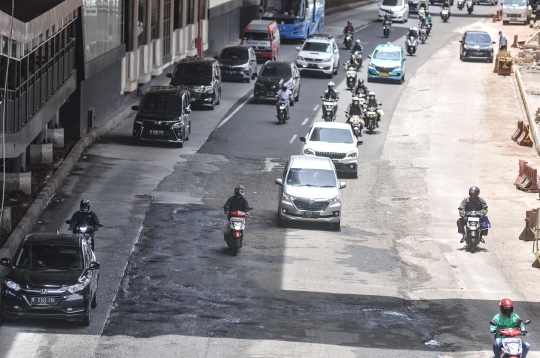 Waspada, Jalan Rusak di HR Rasuna Said Ancam Keselamatan Pengendara