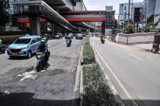 Waspada, Jalan Rusak di HR Rasuna Said Ancam Keselamatan Pengendara