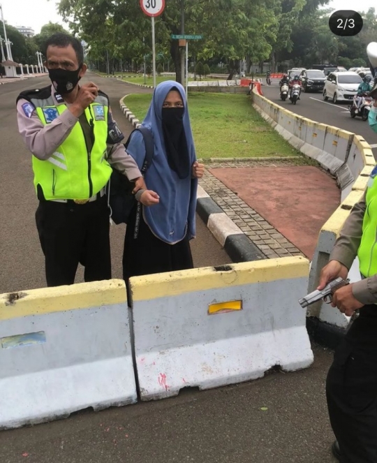 Detik-Detik Penangkapan Wanita Bawa Pistol di Depan Istana Negara