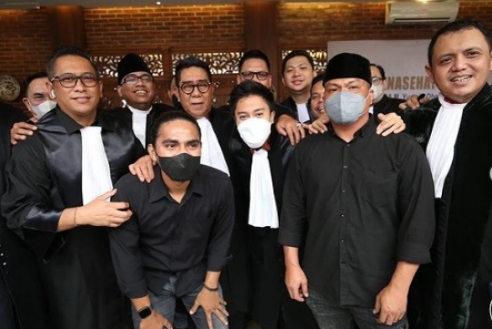 Sangun Ragahdo Pengacara Muda Tampan Anak Artis Senior, Kliennya Anak Buah Sambo