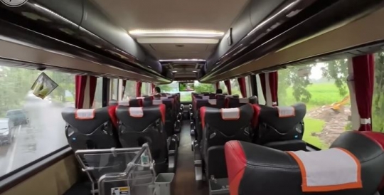 Tiket Setengah Juta, Begini Rasanya Naik Bus Rosalia Indah First Class SDD 139