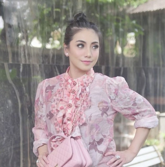 5 Potret Siti Rahmawati, Pedangdut yang Gantikan Lesti Jadi Juri