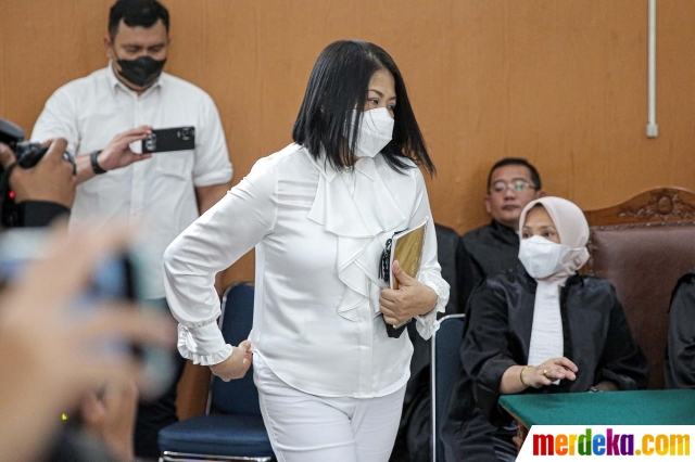 Foto Hakim Tolak Seluruh Eksepsi Putri Candrawathi