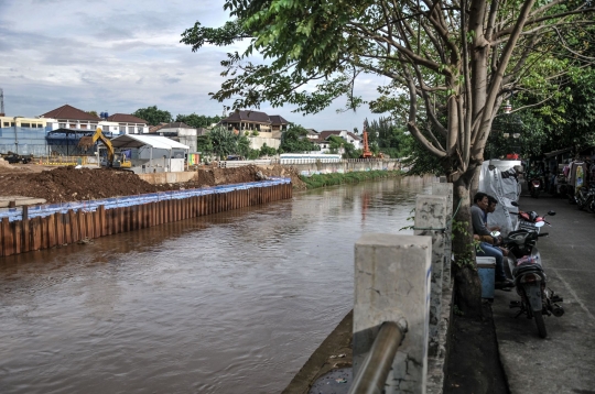 Memantau Progres Pembangunan Sodetan Ciliwung di Bidara Cina