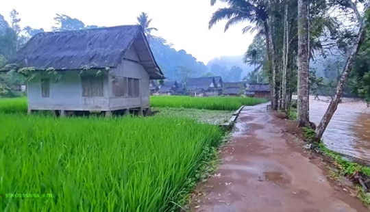 Pesona Kampung Naga di Tasikmalaya, Alamnya Indah Banget Bak Lukisan Nyata