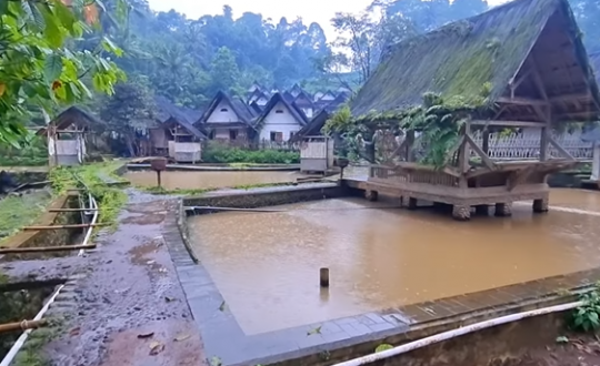 Pesona Kampung Naga di Tasikmalaya, Alamnya Indah Banget Bak Lukisan Nyata