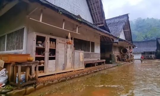 Pesona Kampung Naga di Tasikmalaya, Alamnya Indah Banget Bak Lukisan Nyata