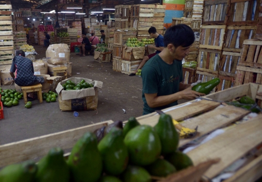 Keluh Pedagang Buah Pasar Induk Kramat Jati
