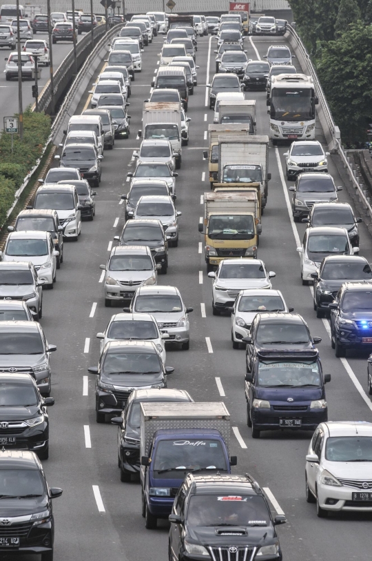 Pemprov DKI Uji Coba Pengaturan Jam Kerja Pekan Depan