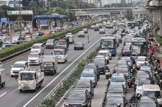 Pemprov DKI Uji Coba Pengaturan Jam Kerja Pekan Depan