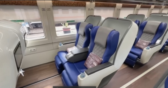 Tiket Rp1,2 Juta Kereta Api Luxury Gajayana Fasiltas Mewah & Pelayanannya Gokil