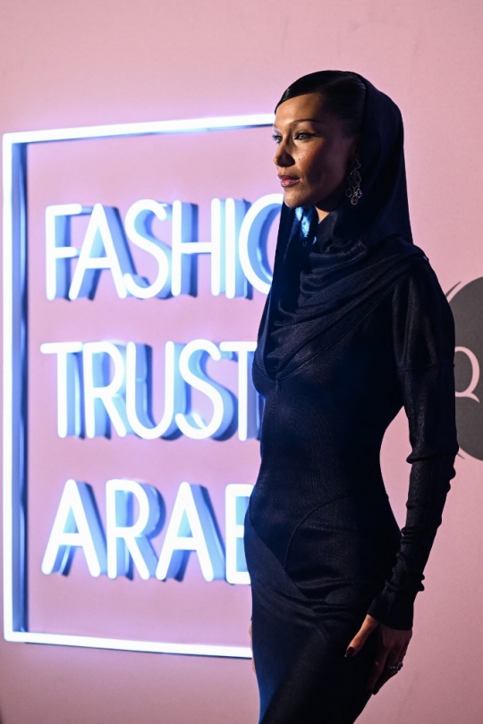 Butik Ini Jual Hijab yang Terinspirasi dari Bella Hadid saat Protes  Kebebasan Palestina - Indozone Beauty