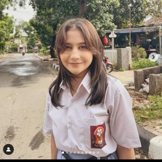 Prilly Latuconsina Mendadak Berseragam SMA, Penampilannya Langsung jadi Sorotan