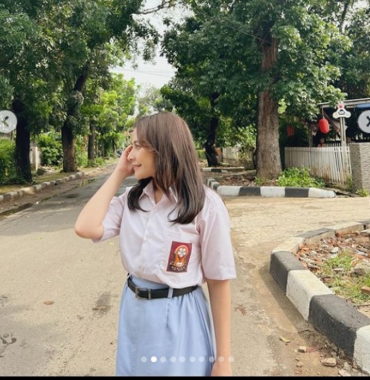Prilly Latuconsina Mendadak Berseragam SMA, Penampilannya Langsung jadi Sorotan