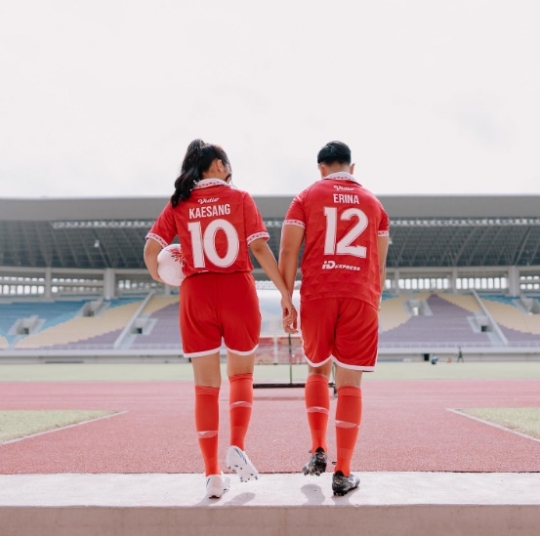 Kenakan Jersey Persis Solo, Intip Potret Prewedding Kaesang Pangarep dan Erina Gudono