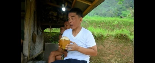 Momen Ayah Lesti Pulang Kampung, Bikin Nasi Liwet di Tengah Sawah