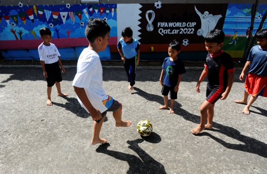 Antusiasme Warga Menghias Kampung Menyambut Piala Dunia 2022