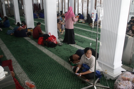 Imbas Kebakaran, Pasien RS Medika Permata Hijau Dievakuasi ke Masjid